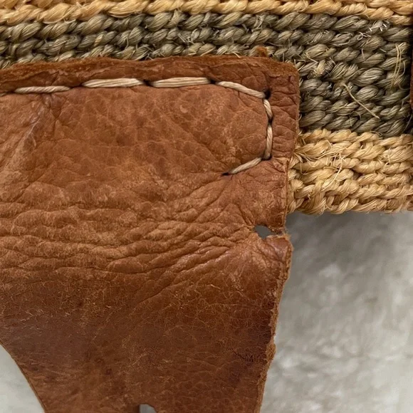 Elegant Woven Tote Bag in Tan and Brown - Picture 9 of 14